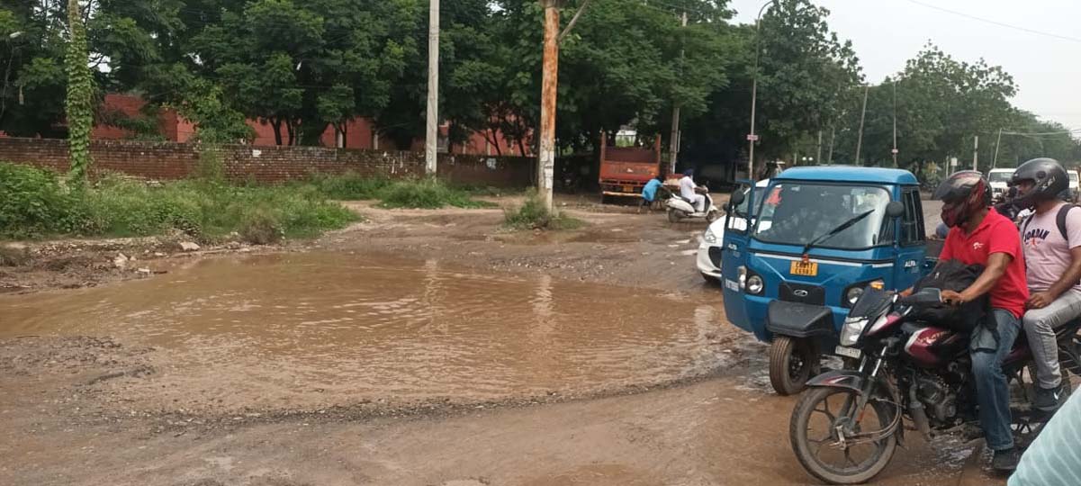 The pothole in the road is inviting accidents: Joginder Singh Jogi